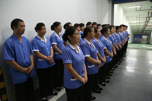 工廠、商務(wù)大樓、工業(yè)園區(qū)、私人企業(yè)、電影院、銀行、政府機關(guān)、學校、酒店娛樂場所等清潔外包服務(wù)